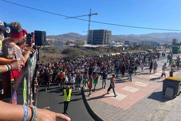 Una marea humana 'canta' al Carnaval por las calles de Telde/TA, Jesús Ruiz Mesa, Francisco Javier Santana, Antonio Alí y C7..